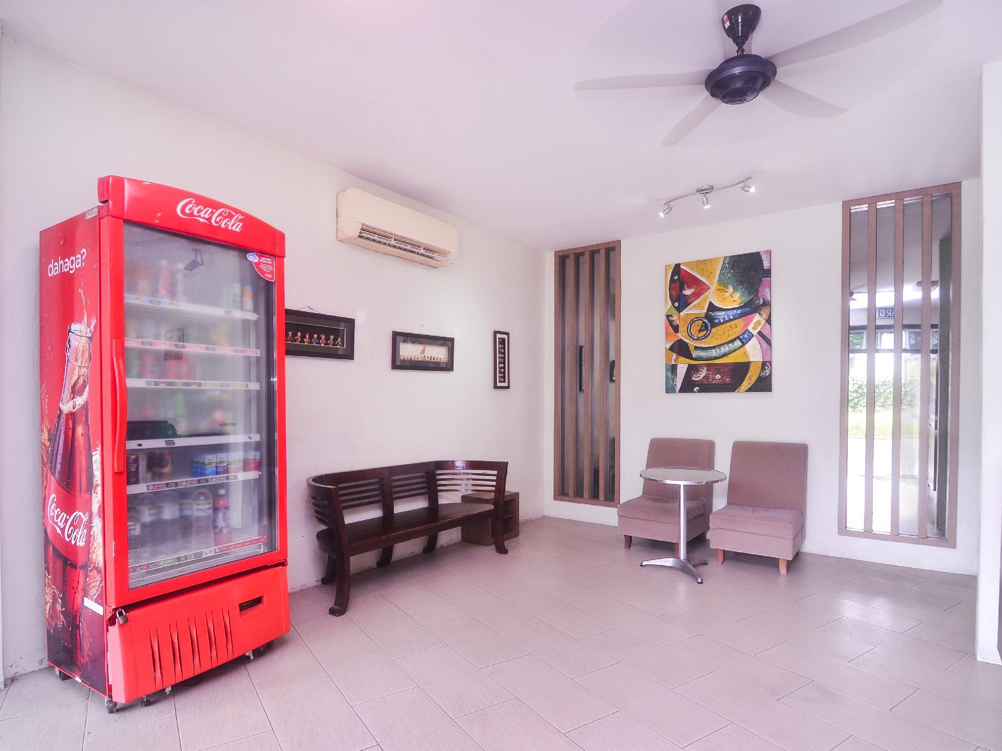 Furama Lodging House Kuching Exterior photo