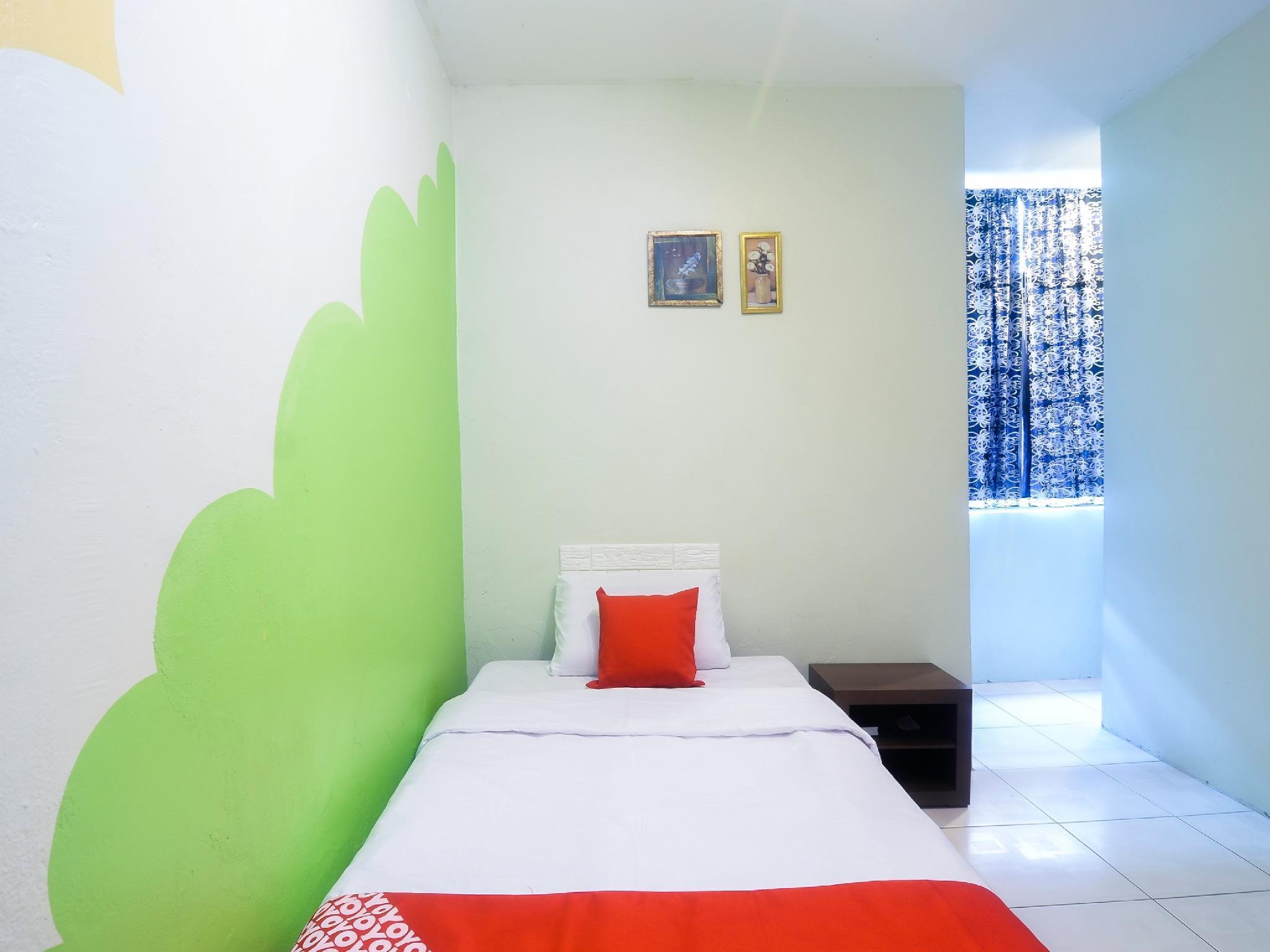 Furama Lodging House Kuching Exterior photo