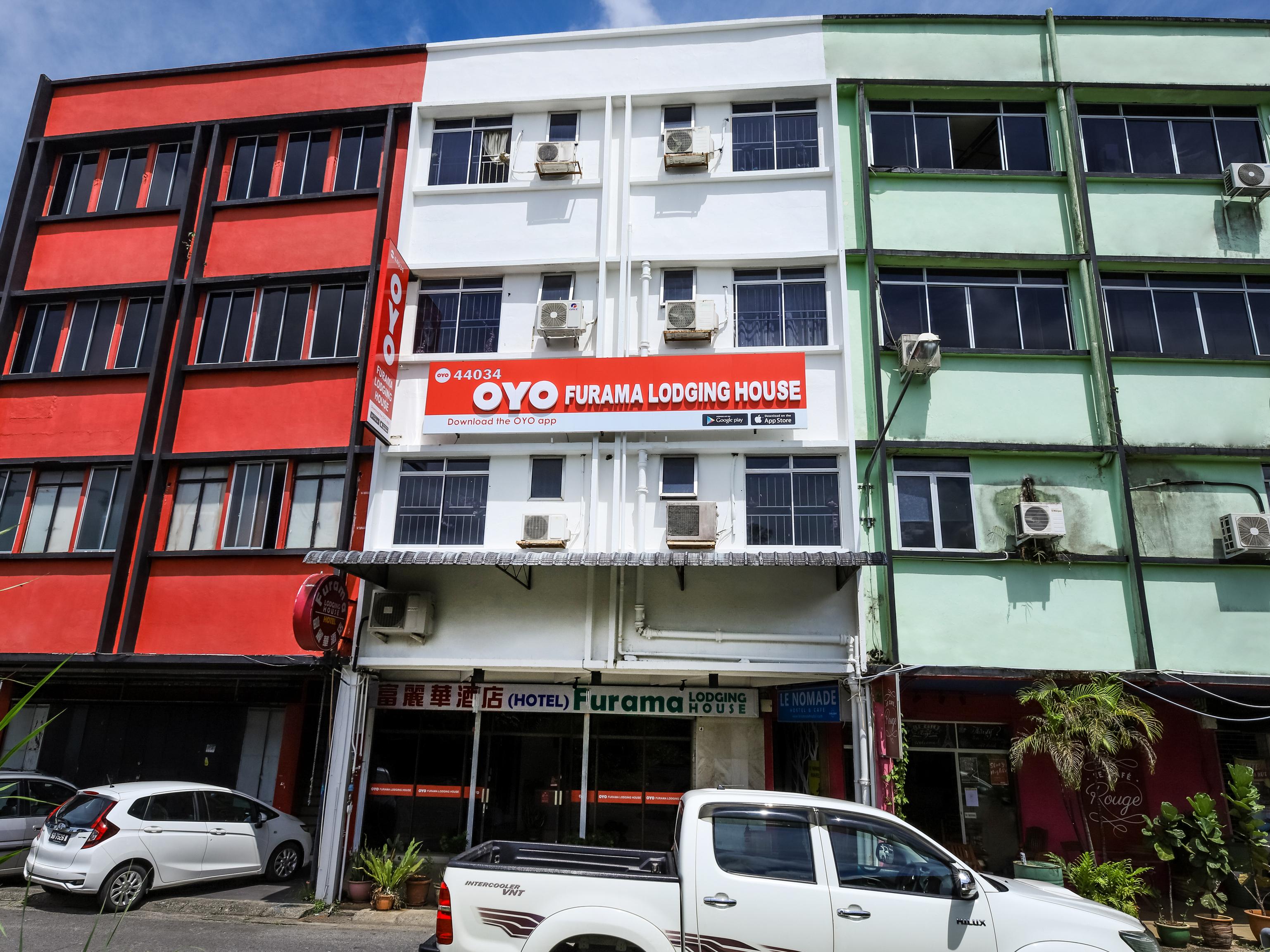 Furama Lodging House Kuching Exterior photo