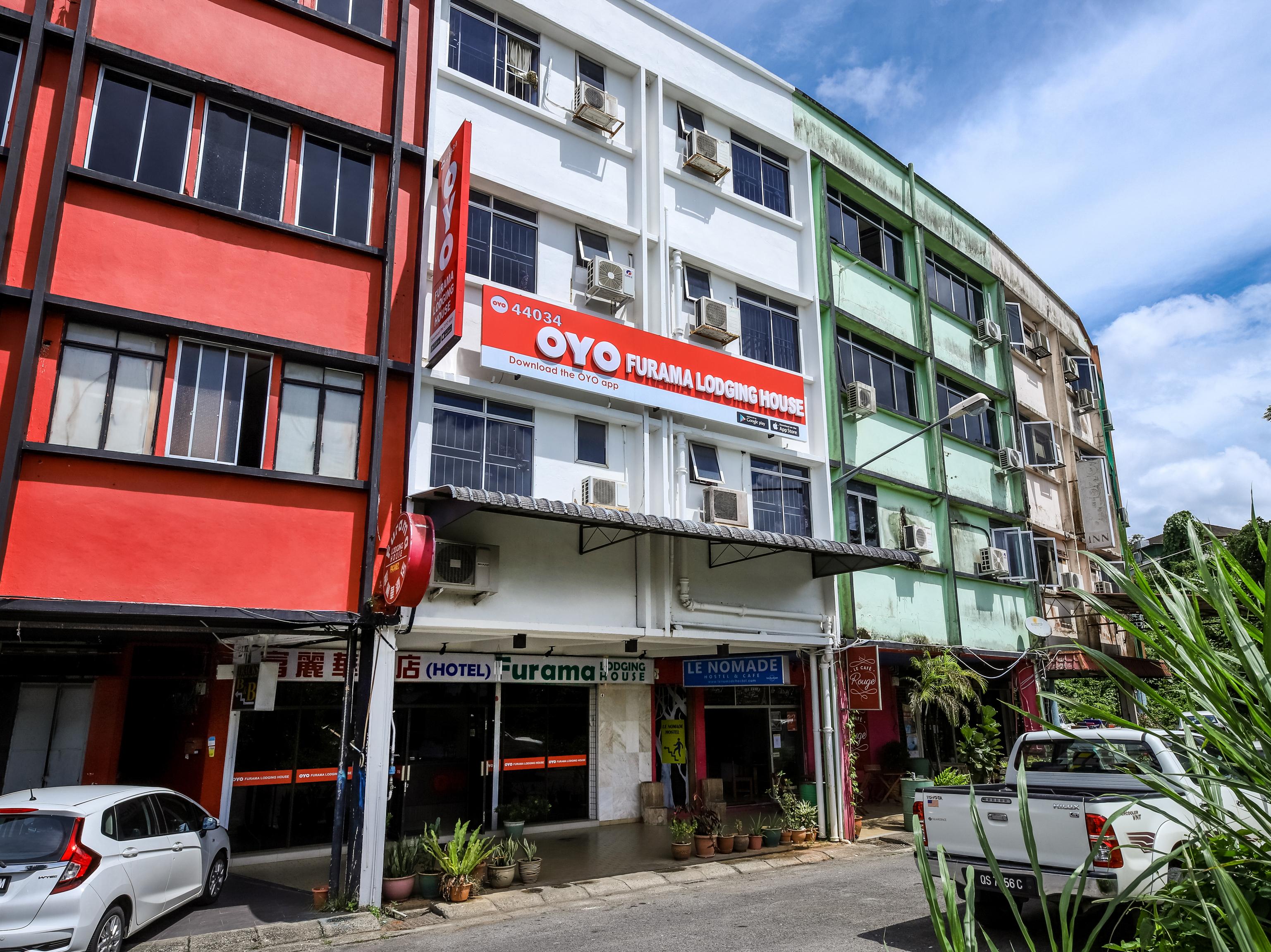 Furama Lodging House Kuching Exterior photo