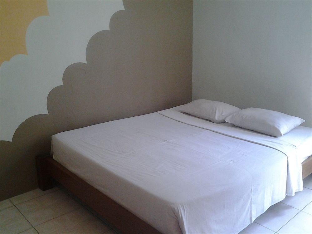 Furama Lodging House Kuching Exterior photo
