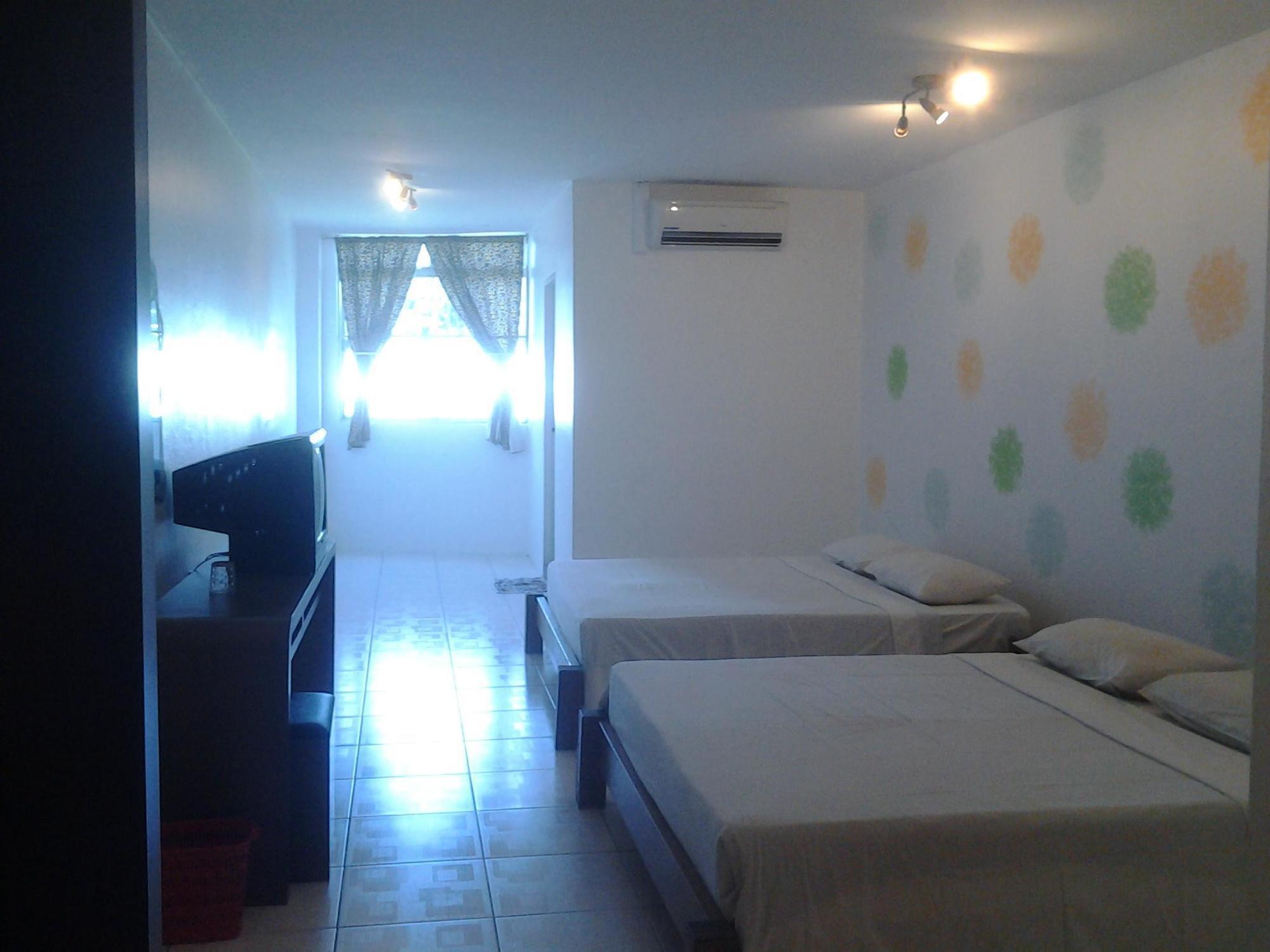 Furama Lodging House Kuching Exterior photo