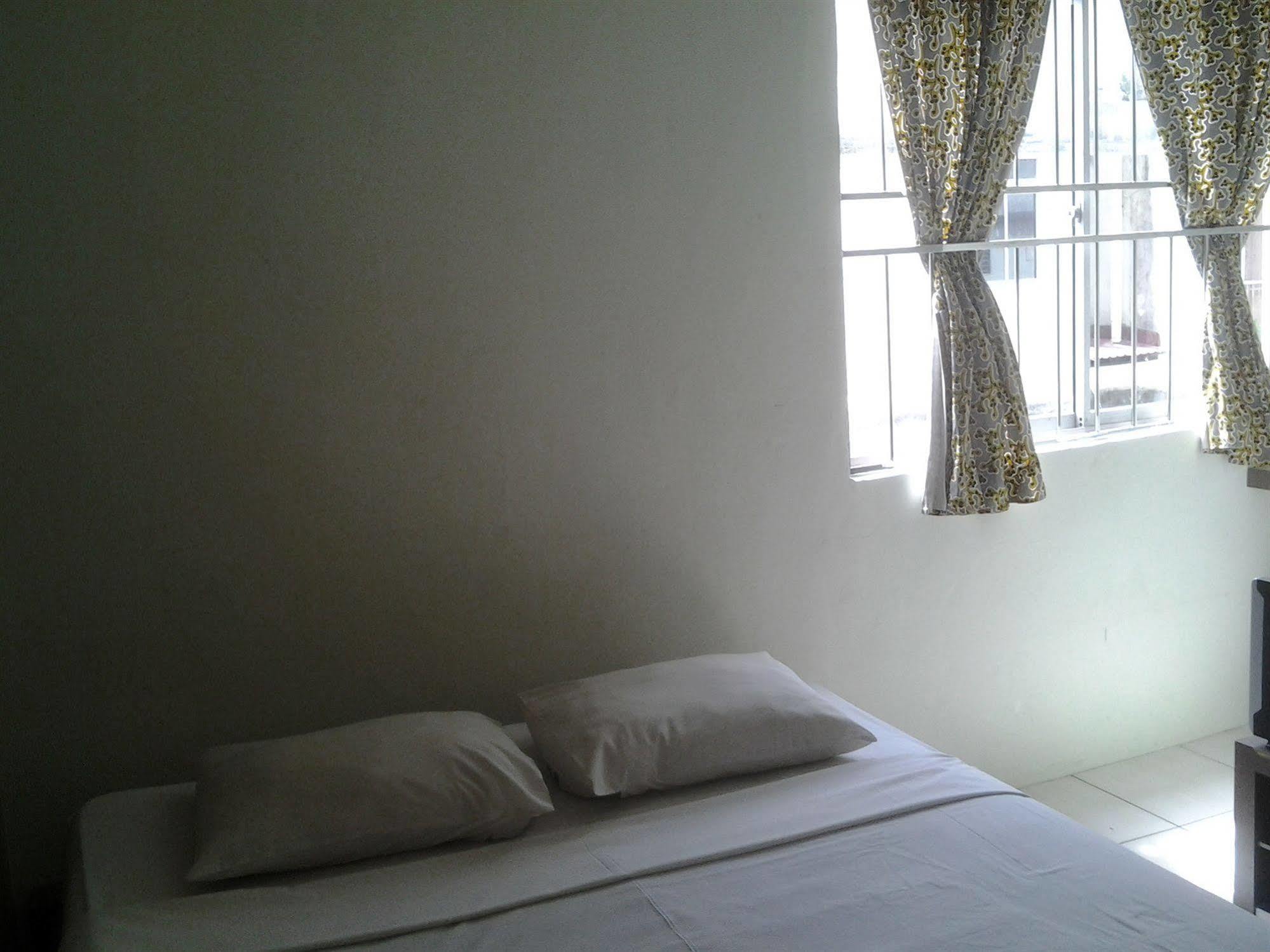 Furama Lodging House Kuching Exterior photo
