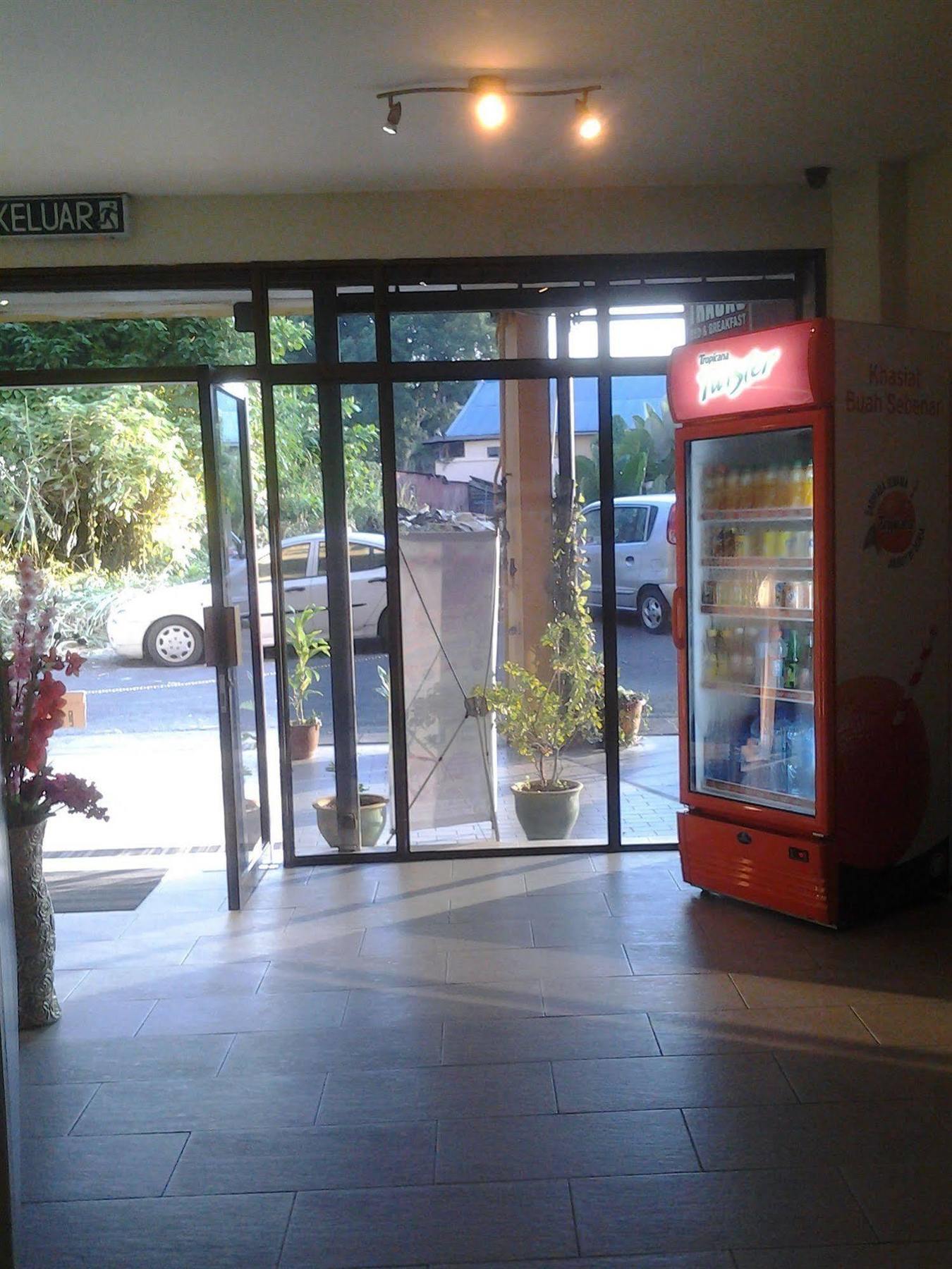 Furama Lodging House Kuching Exterior photo