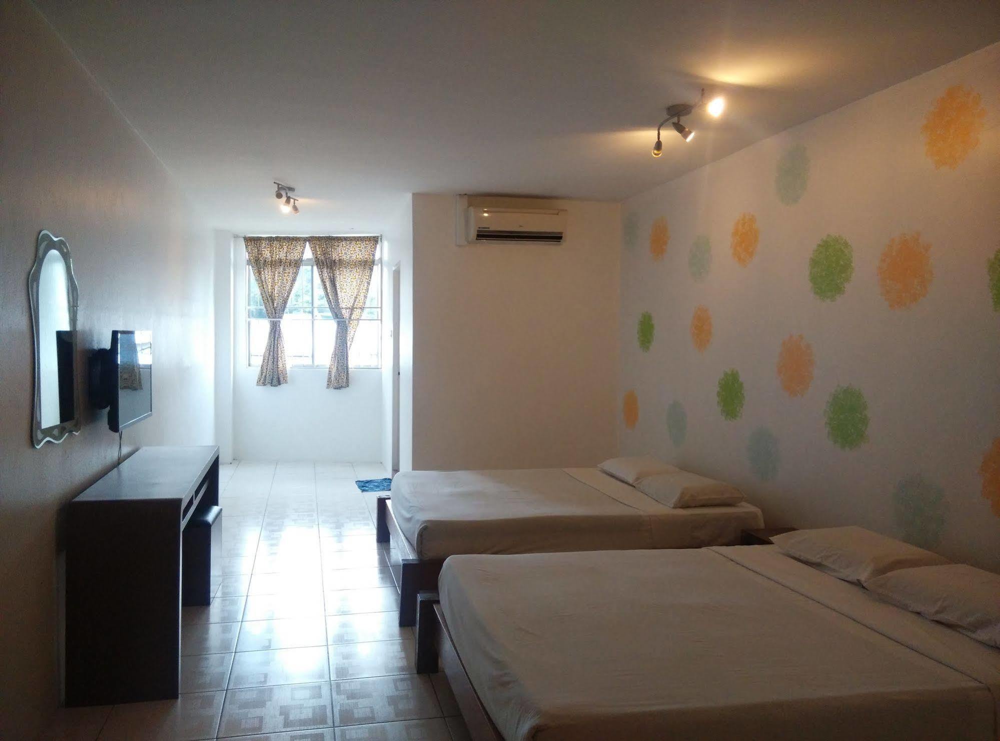 Furama Lodging House Kuching Exterior photo