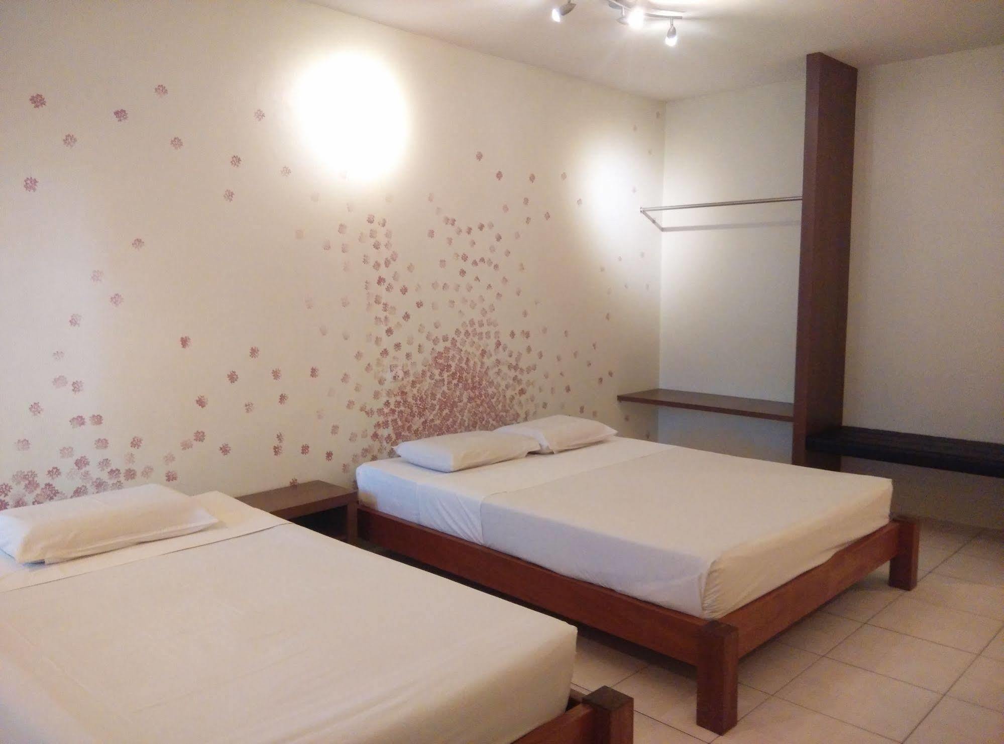 Furama Lodging House Kuching Exterior photo