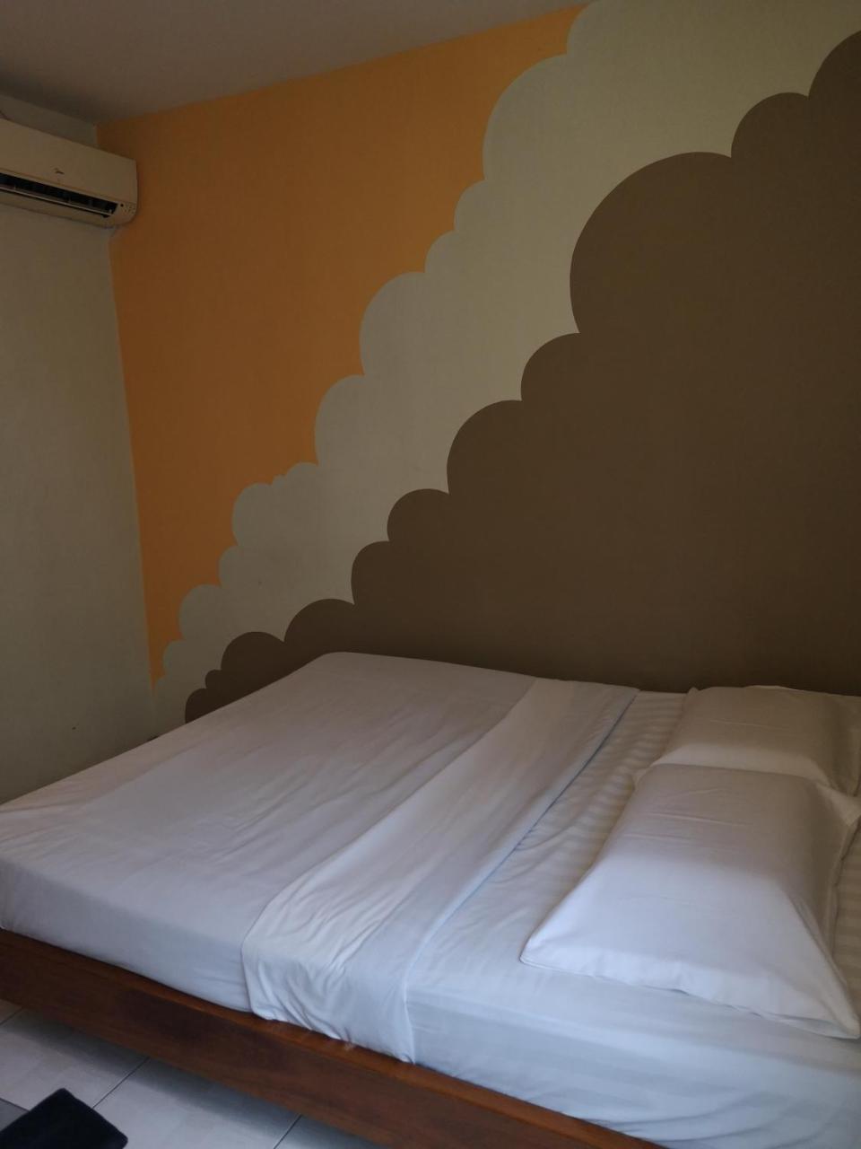 Furama Lodging House Kuching Exterior photo
