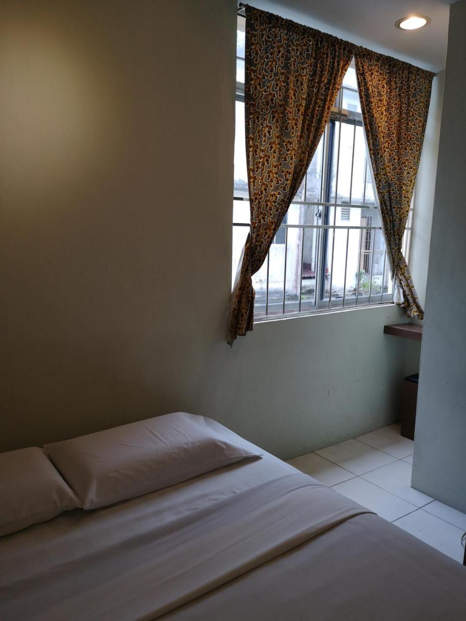 Furama Lodging House Kuching Exterior photo